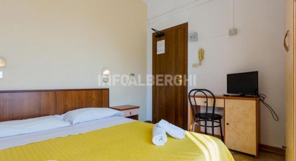 Hotel Ariosto Rimini Buitenkant foto