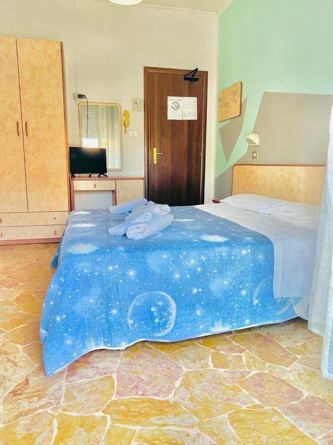 Hotel Ariosto Rimini Buitenkant foto