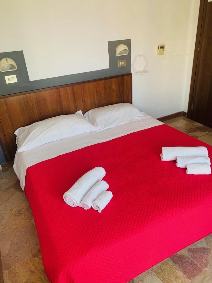 Hotel Ariosto Rimini Buitenkant foto