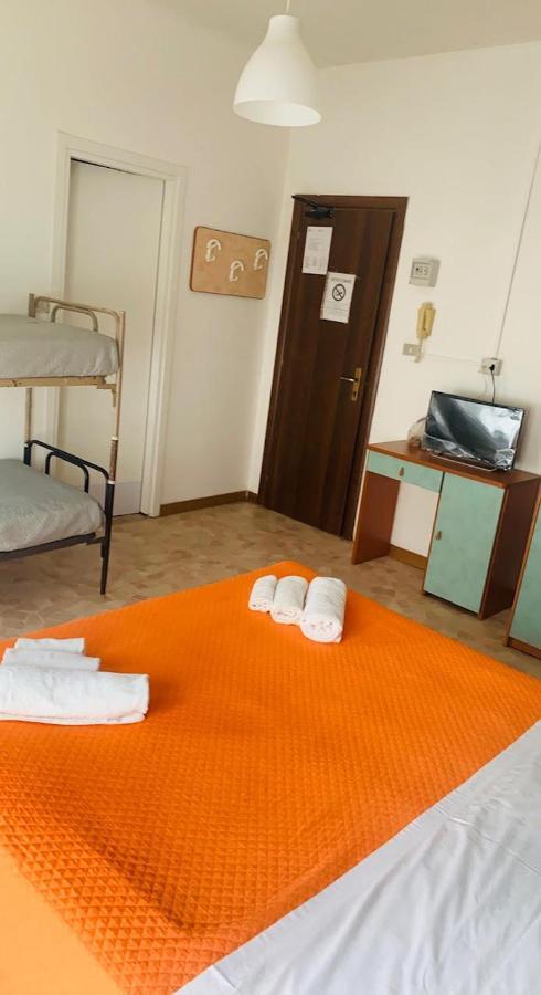 Hotel Ariosto Rimini Buitenkant foto