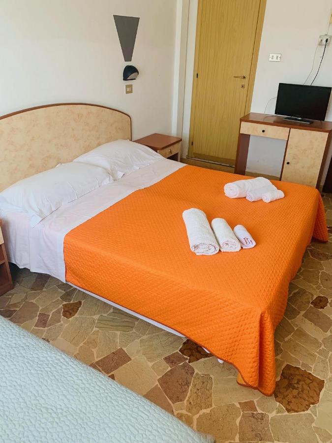 Hotel Ariosto Rimini Buitenkant foto