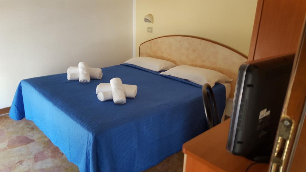 Hotel Ariosto Rimini Buitenkant foto
