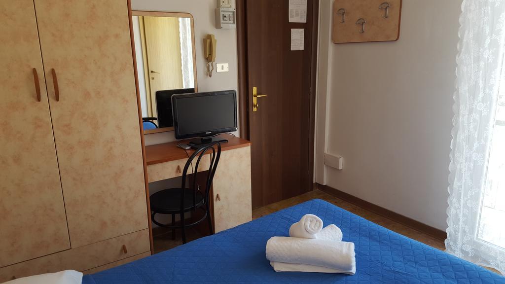 Hotel Ariosto Rimini Buitenkant foto